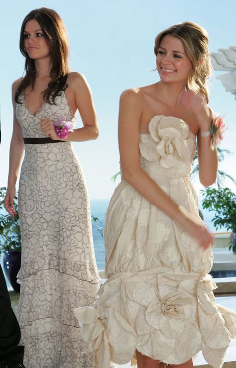 4. Marissa Cooper and Summer Roberts's White Floral Gowns, <i>The O.C.</i> Floral Gowns, Marissa Cooper, Hart Of Dixie, The Borgias, Museum Fashion, Ellen Pompeo, Brooke Davis, Harvey Specter, Victoria Secret Outfits