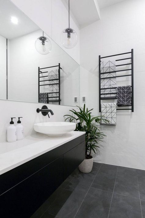 @patchesjoy Minimal Bathrooms, Makeover Kamar Mandi, Minimal Bathroom, Black White Bathrooms, White Bathroom Designs, Bad Inspiration, Decor Baie, Bathroom Goals, 아파트 인테리어