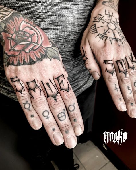 190+ Cool Knuckle Tattoos Ideas in 2022 - TattoosBoyGirl Writing Design Ideas, Hand Tattoo Writing, Lettering Hand Tattoo, Tattoo Writing Designs, Finger Letter Tattoos, Tattoo Writing, Tattoos Finger, Dark Lettering, Letter Styles