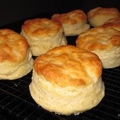 Southern Cooking Recipes, Beautiful Bread, Handmade Bread, Fluffy Biscuits, Breakfast Biscuits, Breakfast Meals, Biscuit Bread, Paleo Bread, Biscuit Rolls