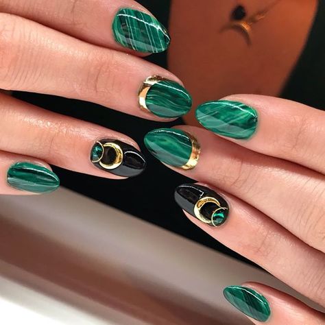 KATIE MASTERS (@nailthoughts) • Instagram photos and videos Malachite Nails, Nail Art Vert, Marvel Nails, Jade Nails, Emerald Nails, Paintings Ideas, Green Nail Designs, Really Cute Nails, Nails Desing