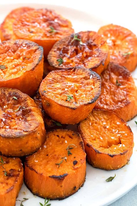 Sweet Potato Oven, Sweet Potato Recipes Roasted, Oven Roasted Sweet Potatoes, Pasta Vegetariana, Oven Roasted Potatoes, Roasted Vegetable Recipes, Potato Recipes Side Dishes, Potato Side Dishes, Veggie Side Dishes