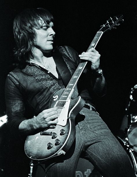 Who Was Ronnie Montrose? His Bandmates and Friends Shred Light on the Life and Career of a Mysterious Guitar Hero | Guitarworld 잡지 레이아웃, Online Guitar Lessons, Guitar Magazine, Rock Guitarist, Les Paul Guitars, Pin Up Photos, Rock Guitar, Guitar Tips, Guitar Hero