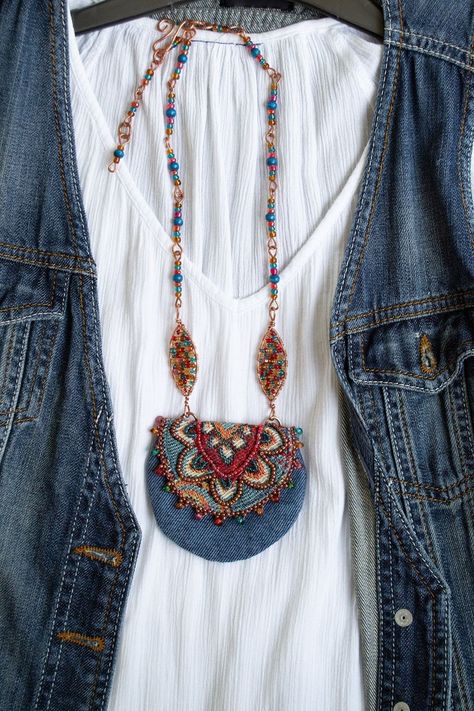 Medicine Bag Necklace, Neck Pouch, Boho Jewellery Necklaces, Bag Necklace, Textile Necklace, Denim Jewelry, Medicine Bag, Mode Boho, Denim Crafts