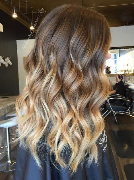 Ash Brown Hair with Golden Blonde Ombré Cabelo Ombre Hair, Light Brown Balayage, Balayage Blond, Blonde Balayage Highlights, Brown Ombre Hair, Blond Balayage, Ombre Hair Blonde, Hairstyle Idea, Caramel Hair