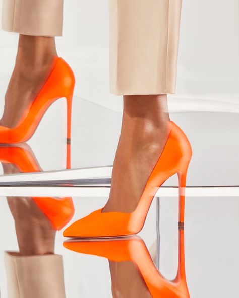 Try the brightest trend of the spring in the neon orange #ANNY pump. #StuartWeitzman #SWNeon Neon Orange Heels Outfit, Neon Orange Heels, Orange Heels Outfit, Orange Shoes Outfit, Neon Pumps, Orange High Heels, Heels Orange, Orange Pumps, Neon Heels