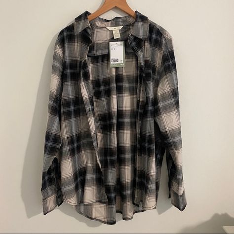 Nwt Plaid Button Down Flannel Open To Offers! Plaid Button Up, Clothes Staples, Baggy Flannel, Flannel Aesthetic, Grunge Tops, Grunge Flannel, Flannel Coat, Downtown Core, Button Ups