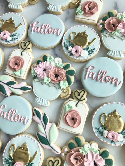 Tea Party Cookies, Tea Cup Cookies, Plats Weight Watchers, Bridal Cookies, Sugar Cookie Cakes, Sugar Cookie Royal Icing, Bridal Shower Cookies, Baby Shower Tea, Tea Party Theme