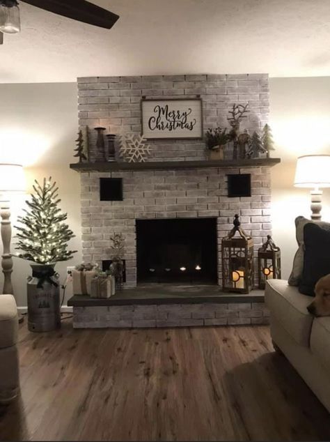 Rustic Farmhouse Glam, Fireplace Interior Ideas, Newest Home Trends 2023, Decorating Old Fireplace, Rustic Fireplaces Farmhouse Style, Fire Places Decoration Ideas, Fireplace Lighting Ideas, Fireplace Ideas Farmhouse, Living Room Decor With Fireplace