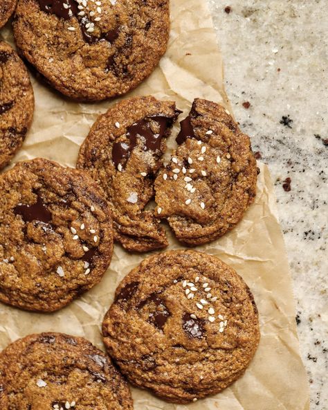 Oat Flour Cookies, Tahini Chocolate Chip Cookies, Tahini Chocolate, Brown Butter Cookies, Tahini Cookies, Brown Butter Chocolate Chip Cookies, Chocolate Chip Cookies Ingredients, Gluten Free Chocolate Chip Cookies, Favorite Cookie Recipe