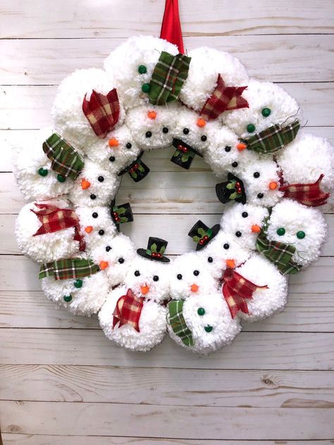 Crochet Christmas Ornaments Free Patterns, Snowman Pom Pom, Pom Pom Snowman, Clay Carrot, Diy Crochet Christmas, Christmas Pom Pom Crafts, Pom Pom Wreaths, Christmas Ornaments Easy, Christmas Pom Pom