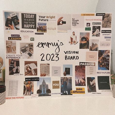 Vision Board Display Ideas, Vision Board Examples Goal Settings, Dream College Vision Board Ideas, Vision Board Ideas With Magazines, Cool Vision Boards, Dream Poster Board Ideas, Aspiration Board Ideas, Paper Vision Board Ideas, Scrapbooking Vision Board