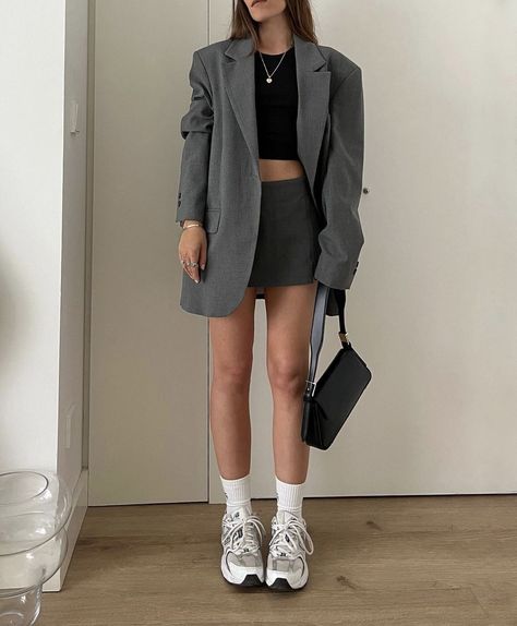 Grey Blazer Outfit, Business Casual Outfit, Blazer Outfits Casual, Blazer Outfits For Women, 파티 드레스, Pose Fotografi, Blazer Outfit, Neue Outfits, Grey Outfit