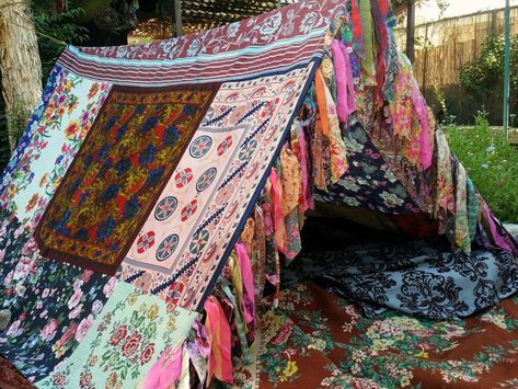 Bohemian Wedding Backdrop, Rideaux Boho, Cortinas Boho, Boho Tent, Glamping Tents, Tipi Tent, Wedding Decor Photos, Backyard Canopy, Wedding Canopy