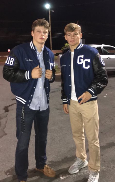 American High School Outfit, Jock Character, Letterman Jacket Pictures, Letterman Jacket Outfit, Scott Weinger, Boys School Outfits, Senior Jackets, Varsity Jacket Outfit, School Jacket