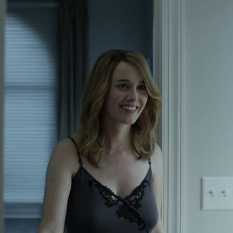 Dominique McElligott as Hannah Conway on House of Cards Dominique Mcelligott Queen Maeve, Dominique Mcelligott, I Hate Boys, Human Human, Turkish Women Beautiful, House Of Cards, Cebu, Beautiful Person, Gal Gadot