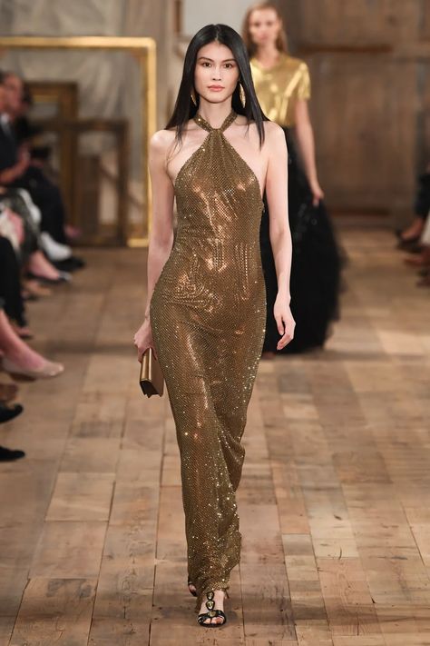 Ralph Lauren RTW Spring 2024 [PHOTOS] – WWD Ralph Lauren Ss24, Ralph Lauren Runway, Fashion Week Dresses, Runway Gowns, Mode Shoes, 90s Runway Fashion, Ralph Lauren Style, Estilo Chic, Ralph Lauren Dress