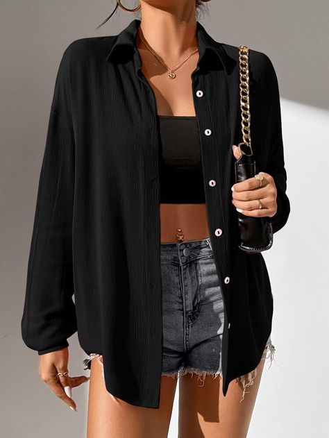 Loose Black Shirt Outfit Women, Outfits With Black Shirts Women, Styling Black Button Up Shirt, Black Button Down Shirt Outfit Summer, Black Shirt Summer Outfit, Black Shirt Styling Women, Cute Oversized Shirt Outfits, Black Long Shirt Outfit, How To Style A Black Button Up Shirt