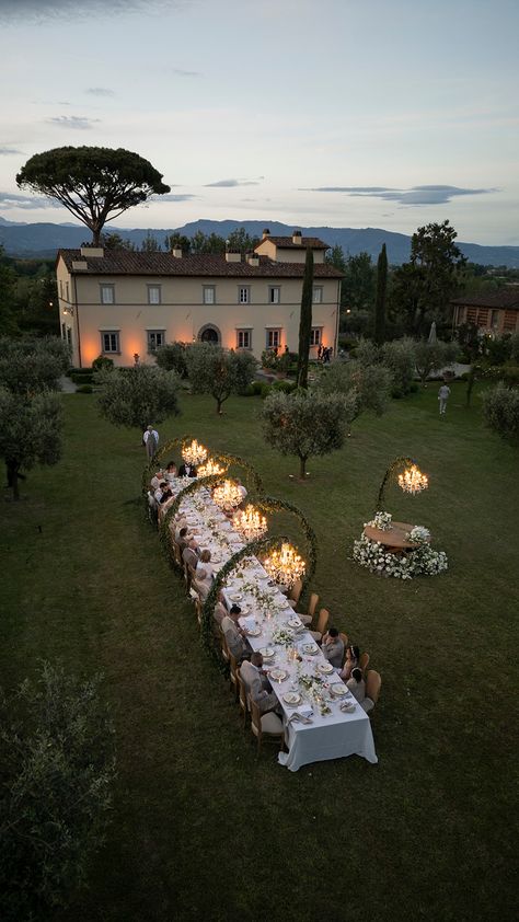 A dreamy wedding in Tuscany, Italy - Zai Laffitte Photography Romantic Tuscan Wedding Inspiration, Italy Wedding Tuscany, North Italy Wedding, Intimate Tuscan Wedding, Italian Wedding Altar, Tuscany Wedding Venue Italy, Italian Elopement Tuscany, Wedding In Italy Aesthetic, Beach Wedding Italy