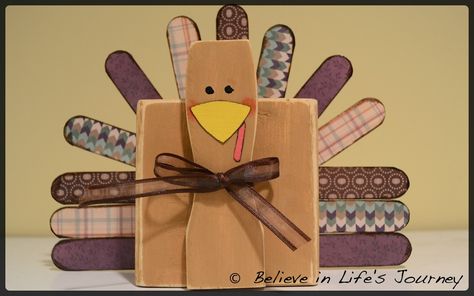 Thanksgiving Wood Crafts, 2x4 Crafts, Diy Turkey, Library Programming, Thanksgiving Turkey Craft, Easy Fall Wreaths, Jenga Blocks, Wood Block Crafts, Turkey Crafts