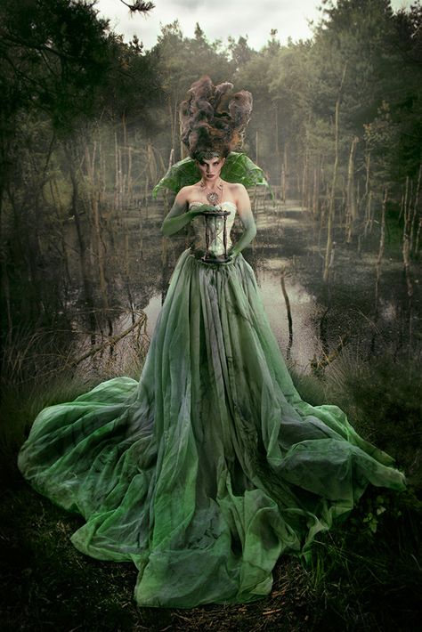 Explore Sturmideenkind's photos on Flickr. Sturmideenkind has uploaded 64 photos to Flickr. Fairytale Photography, Fantasy Photography, Fantasy Costumes, Shooting Photo, Dark Beauty, Green Lace, Fantasy Fashion, Beautiful Gowns, Outfits Casuales