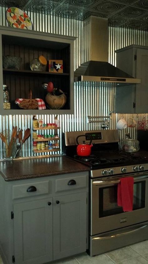 Tin Walls Rustic Kitchen, Tin Walls Rustic, Kitchen Modern Backsplash, Backsplash Kitchen White, Corrugated Metal Wainscoting, Metal Wainscoting, White Cabinets Backsplash, Tin Wainscoting, Colorful Kitchen Backsplash