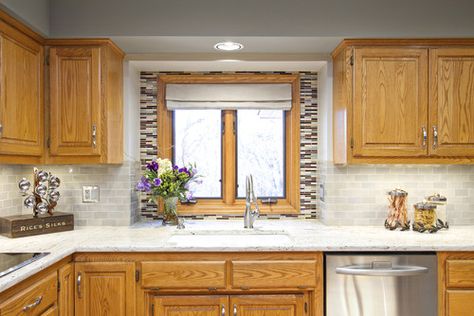 Trying to find the right granite to match your oak cabinets? Here are 7 granites that pair well with oak and tips for incorporating oak into your kitchen. Honey Oak Trim, Pallets Projects, Honey Oak Cabinets, Cabinets Makeover, Painting Oak Cabinets, Oak Cupboard, Oak Kitchen Cabinets, Charming Kitchen, Eclectic Kitchen