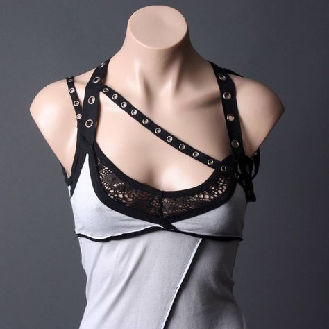 Inspiration: Love the grommet straps and the black lace! I'd leave out that diagonal strap though Casual Steampunk, Tank Top With Lace, Goth Corset, Diy Vetement, Steampunk Clothing, Goth Fashion, Punk Fashion, Gothic Fashion, Look Cool