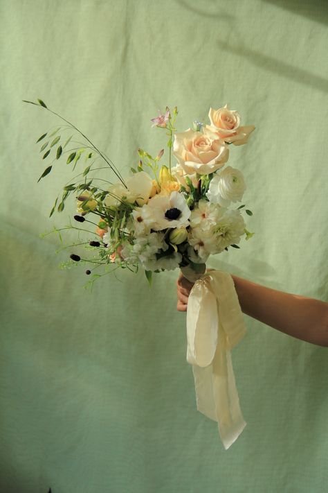 Toad Lilies, Bridal Bouquet Modern, Neutral Bridal Bouquet, Wedding Bouquet Ribbon, Trailing Bouquet, Modern Bridal Bouquets, Vintage Bridal Bouquet, Neutral Contemporary, Anemone Bouquet