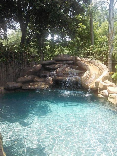 Old Pool Ideas Backyards, Pool Astethic, Pool Cascade, Pool Designs Modern, Dreamy Pools, Pretty Pool, Pool Design Modern, Pool Paradise, Aesthetic Pool