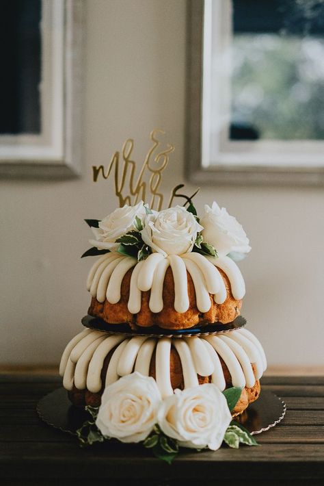 Two tier bundt wedding cake | Image by Light Sky Photography Bundt Wedding Cake, Everything Bundt Cakes, Cake Centerpieces, Two Tier Cake, Cake Image, Cake Bridal, Small Wedding Cakes, Wedding Sweets, Wedding Display