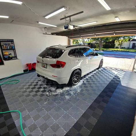 Modern Garage Design, Garage Tile, Garage Design Interior, Painting Front Porch, Home Gym Garage, Floor Painting, Garage Floor Tiles, Garage Renovation, Porch Floor