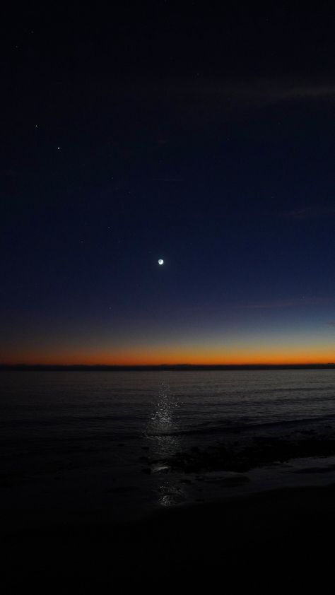 Relaxing view #moon #luna #beach #california Wallpaper Relaxing, Wallpaper Sky Aesthetic, Relaxing Wallpaper, Aesthetic Sunset Wallpaper, Luna Aesthetic, Relaxing View, Busy Mind, Moon Luna, Aesthetic Sunset