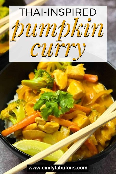 thai pumpkin chicken curry Pumpkin Puree Curry, Pumpkin Curry Recipe, Thai Pumpkin Curry, Pumpkin Curry Soup, Pumpkin Chicken, Red Thai Curry, Canned Pumpkin Recipes, Thai Curry Recipes, Chicken Gnocchi Soup Olive Garden