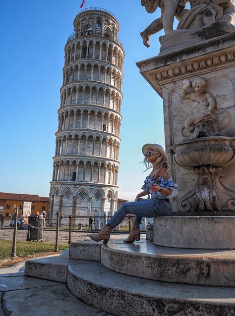 Pisa Tower Photos, Leaning Tower Of Pisa Outfit, Pisa Picture Ideas, Leaning Tower Of Pisa Aesthetic, Pisa Outfits, Pisa Italy Poses, Leaning Tower Of Pisa Pose, Pisa Photo Ideas, Pisa Tower Photo Ideas