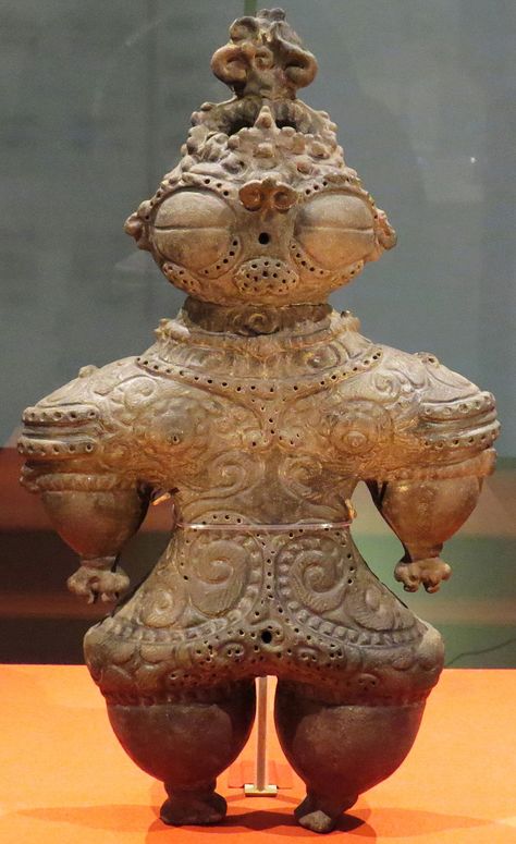 Clay statue, late Jomon period (1,000 - 400 BC), Tokyo National Museum Yayoi Period, Historical Japan, Jomon Period, Fantasy Story Ideas, Grey Alien, Japanese History, Traditional Japanese Art, Japanese People, Ancient Aliens