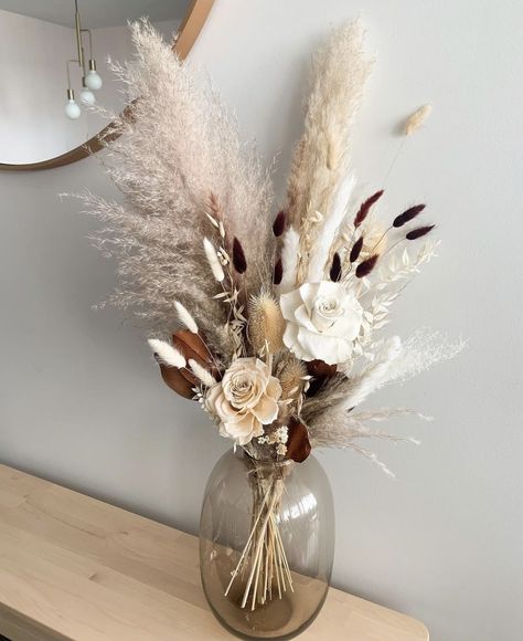 Boho Floral Arrangements Home, Dry Flower Vase Ideas, Small Boho Flower Arrangements, Dry Flower Arrangements Diy, How To Arrange Pampas In Vase, Neutral Vase Arrangement, Dried Pampas Arrangement, Bathroom Artificial Plants Decor, Tall Vase Decorating Ideas Living Rooms