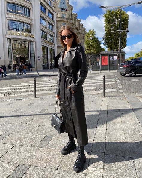 Long Leather Coat Outfit, Long Leather Jacket Outfit, Leather Trench Coat Outfit, Ladies Long Coat, Leather Coat Outfit, All Black Fashion, Long Leather Coat, Long Coat Jacket, Long Coat Women