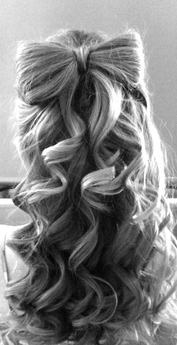 Absolutely love this hairstyle! DIY pictorial for this hair bow and others. Girly Hairstyles, Long Hairstyle, Tutorial Ideas, Bow Hairstyle, Ribbon Hairstyle, Trendy Hairstyle, Hairstyle Tutorial, Long Curly, Great Hair