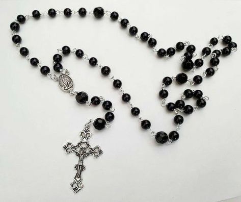 Black Rosary Necklace, 2000s Accessories, Beaded Necklace Black, Rosary Beads Necklace, Goth Necklace, Crucifix Necklace, Traditional Pattern, Rosary Necklace, Funky Jewelry