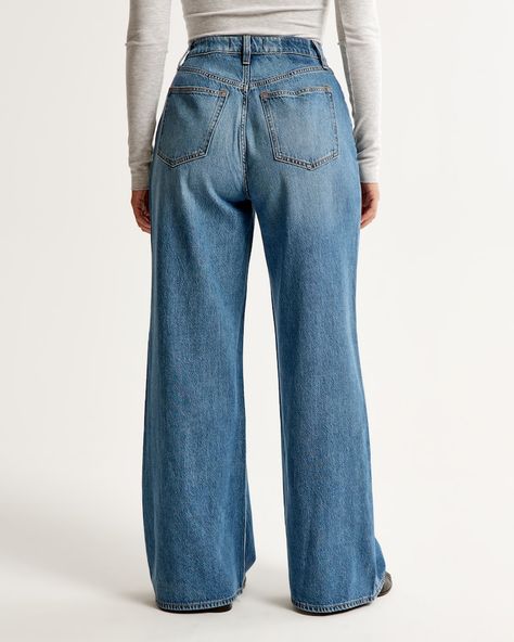 Women's Curve Love High Rise Wide Leg Jean | Women's New Arrivals | Abercrombie.com Dressy Jeans, Fantasy Wardrobe, High Rise Wide Leg Jeans, Denim Day, Clothing Hacks, Blue Vintage, Denim Outfit, High Jeans, American Apparel