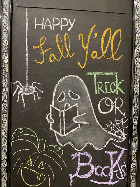 Chalkboard Art Classroom, Halloween Chalkboard Art, Cafe Chalkboard, Chalk Markers Art, Chalkboard Art Diy, School Library Decor, Fall Chalkboard, Christmas Party Costume, Chalkboard Wall Art