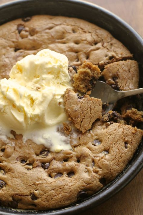 Chocolate Chip Skillet Cookie || runningwithspoons.com Chocolate Chip Skillet Cookie, Resepi Roti, Coconut Dessert, Skillet Chocolate Chip Cookie, Skillet Cookie, Brownie Desserts, Chewy Chocolate Chip, Oreo Dessert, Chocolate Chip Cookie