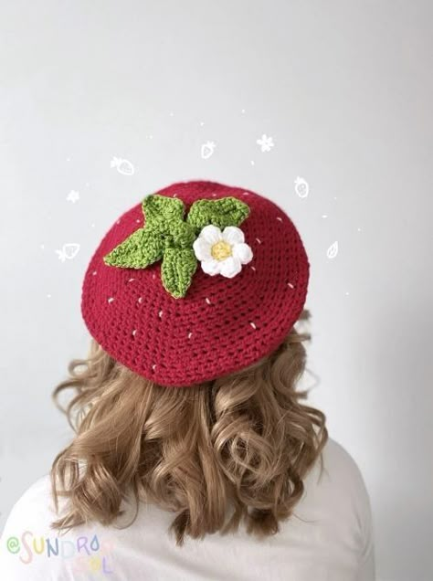 Crochet Beret, Crochet Strawberry, Mode Crochet, Crochet Design Pattern, Kawaii Crochet, Crochet Fashion Patterns, Hat Handmade, Fun Crochet Projects, Crochet Things