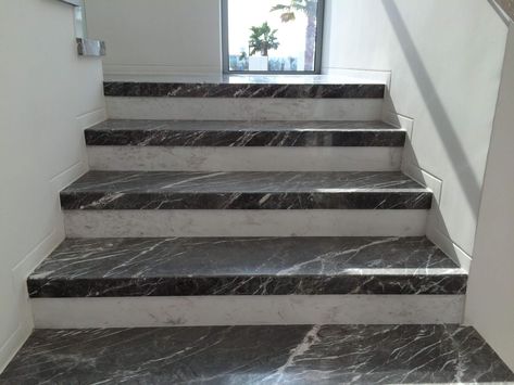 Awesome Granite Staircase Designs - Engineering Discoveries Stairs Tiles Design, Granite Stairs, Tiled Staircase, درج السلم, Marble Flooring Design, Marble Staircase, Staircase Design Modern, Stairs Design Interior, Marble Stairs