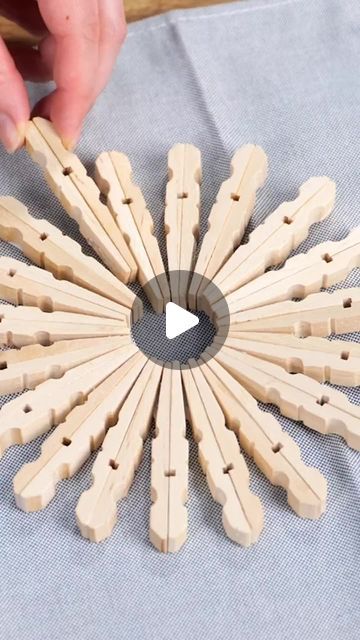 5-Minute Crafts on Instagram: "Fun and easy ways to repurpose clothespins!

#clothespincrafts #diyprojects #upcycling" Cloth Pins Ideas, Crazy Decor Ideas, Clothes Pegs Crafts, Clothespin Art Projects, Clothespin Christmas Crafts, Cloth Pin Crafts, Close Pin Crafts, Clothes Peg Crafts, Mini Clothespin Crafts