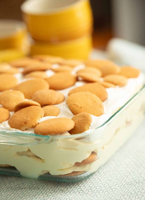 The Best Quick Southern Banana Pudding Recipe • Southern Shelle Quick Banana Pudding, Quick And Easy Banana Pudding, Vanilla Wafer Dessert, Southern Banana Pudding Recipe, Vanilla Wafer Banana Pudding, French Coconut Pie, Easy Banana Pudding Recipe, Easy Pudding Recipes, Easy Banana Pudding