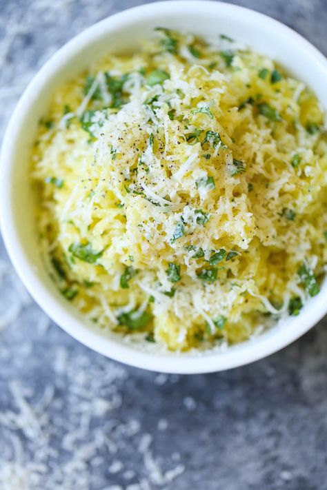 Garlic Parmesan Spaghetti, Spaghetti Squash Recipes Chicken, Garlic Parmesan Spaghetti Squash, Spaghetti Squash Spaghetti, Spaghetti Squash Recipes Easy, Squash Spaghetti, Roasted Spaghetti Squash, Pancakes Protein, Parmesan Spaghetti