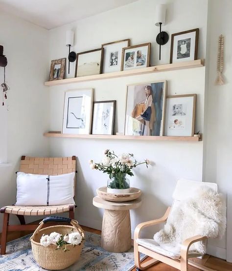 Hiasan Dinding Diy, Reka Bentuk Ruang Tamu, Hiasan Dalaman Rumah, Reka Bentuk Dalaman, Gallery Shelves, Hiasan Bilik Tidur, Shelf Decor Living Room, Rustic Wooden Shelves, Apartment Decoration