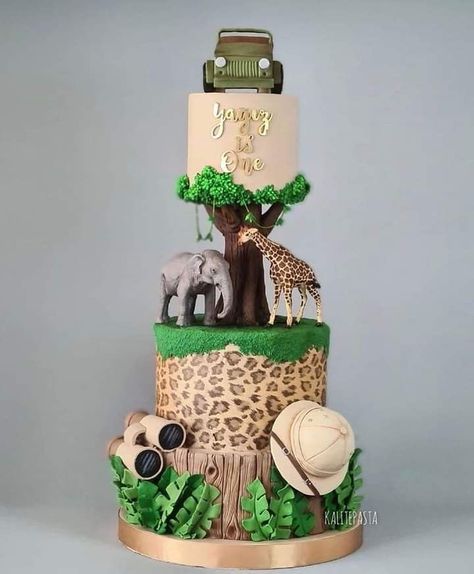 Bolo Fake Safari, Jungle Safari Cake, Safari Baby Shower Cake, Children Cake, Jungle Theme Cakes, Boys First Birthday Cake, Jungle Thema, Boys First Birthday Party Ideas, Jungle Theme Birthday